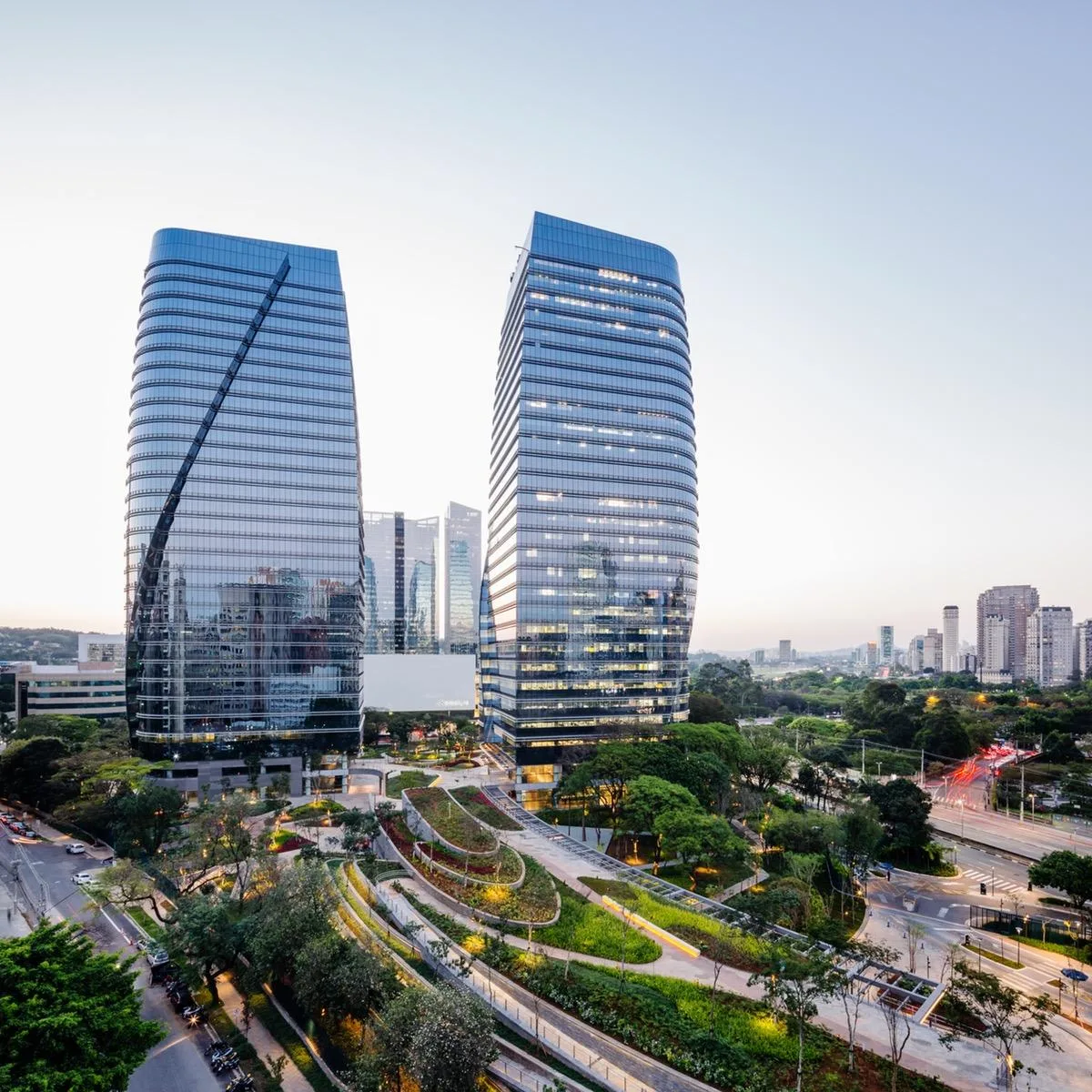 São Paulo Corporate - Torres (Norte e Sul) — Edifício corporativo em Vila Olímpia, São Paulo